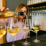 Urlaubsweingut Zecherhof شقة *