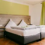 Urlaubsweingut Zecherhof شقة