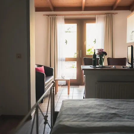 Urlaubsweingut Zecherhof Апартаменты *