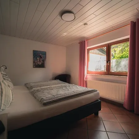 Urlaubsweingut Zecherhof * Neef