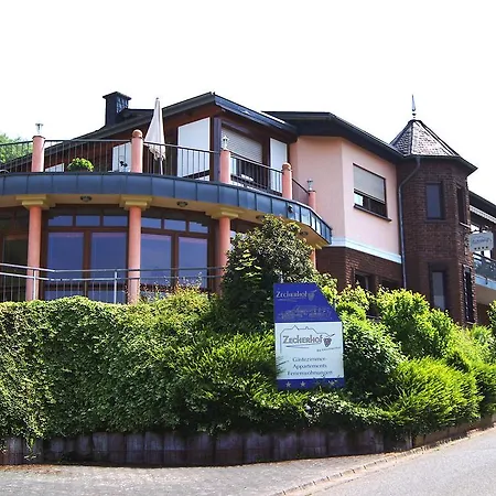 Urlaubsweingut Zecherhof *