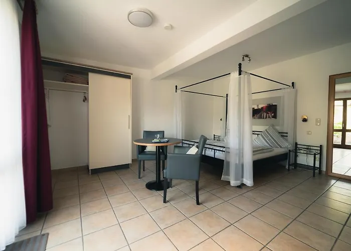 Urlaubsweingut Zecherhof * Neef